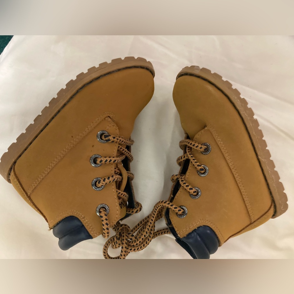 Toddler NAUTICA Booties Size 5T Tan EUC